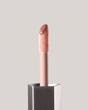 Fenty Beauty GLOSS BOMB UNIVERSAL LIP LUMINIZER in shade Fenty Glow close up of doe foot applicator